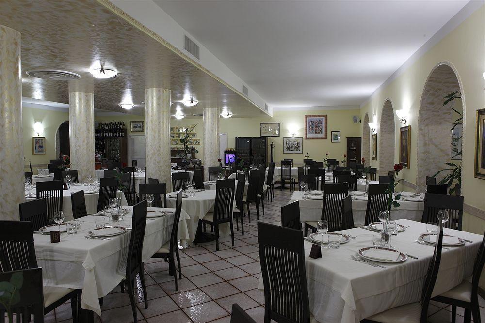 فندق La Vecchia Fattoria لوريتو المظهر الخارجي الصورة
