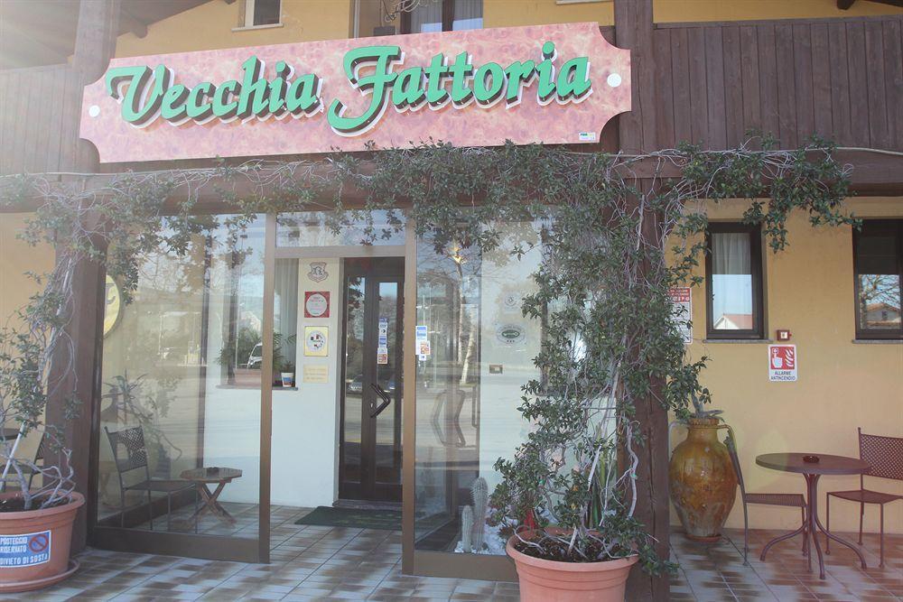 فندق La Vecchia Fattoria لوريتو المظهر الخارجي الصورة