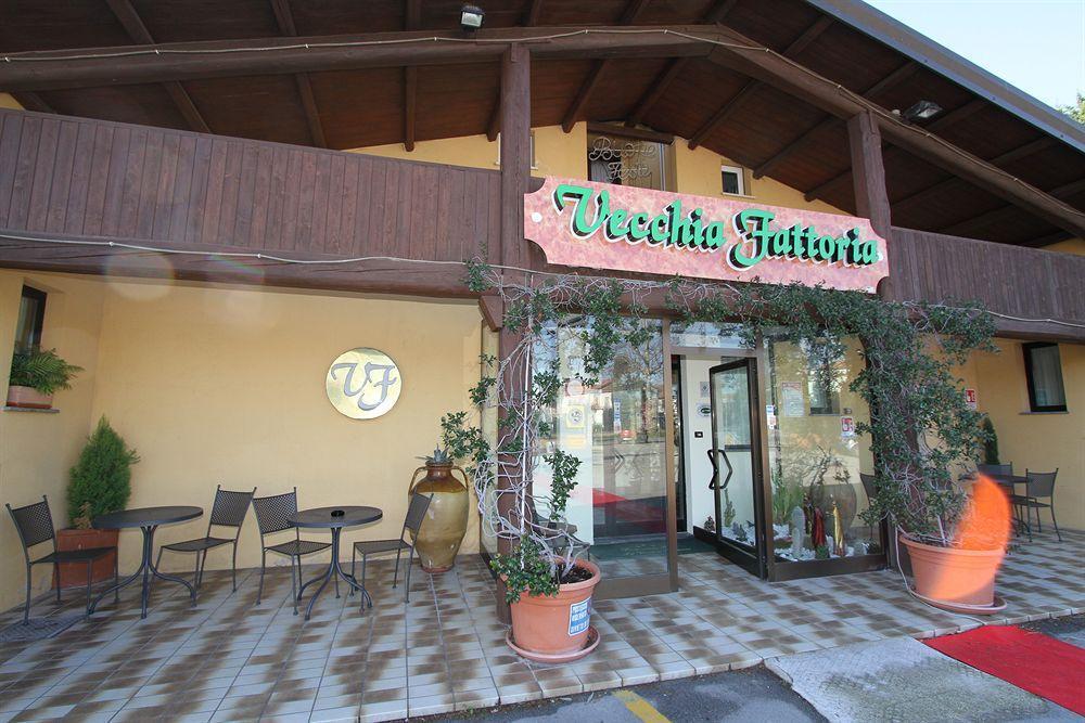 فندق La Vecchia Fattoria لوريتو المظهر الخارجي الصورة