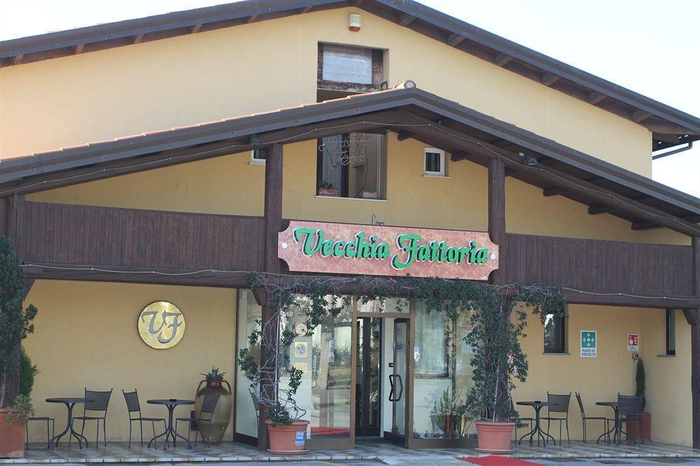 فندق La Vecchia Fattoria لوريتو المظهر الخارجي الصورة